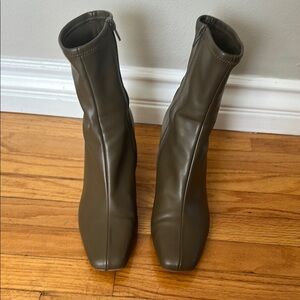 Steve Madden Harli Bootie, 8.5, olive green